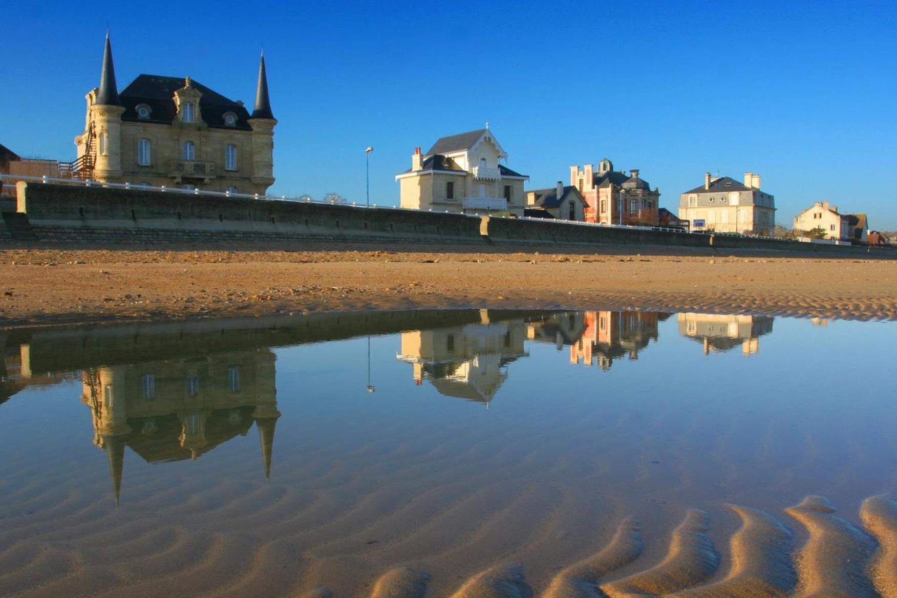 Freedom Grand Triplex Lumineux Decoration Contemporaine - Plein Centre Historique Bayeux - Parking Gratuit A Proximite Proche Commerces Restaurants - Plages Du Debarquement Exterior foto