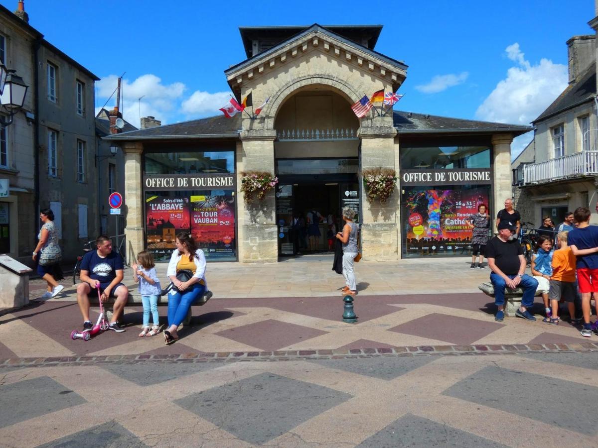 Freedom Grand Triplex Lumineux Decoration Contemporaine - Plein Centre Historique Bayeux - Parking Gratuit A Proximite Proche Commerces Restaurants - Plages Du Debarquement Exterior foto
